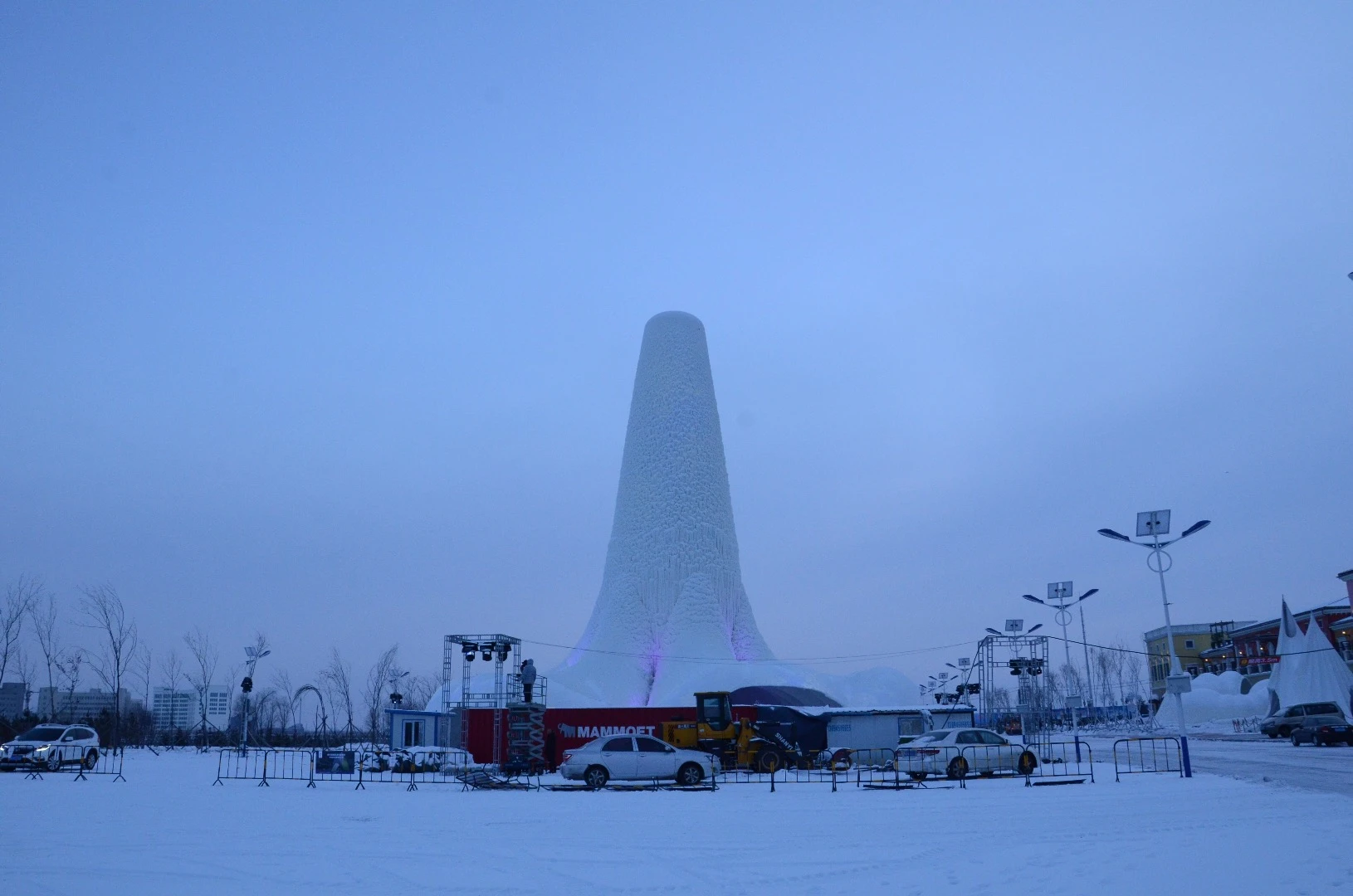 The Flamenco Ice Tower rises to 31 m (101 ft)