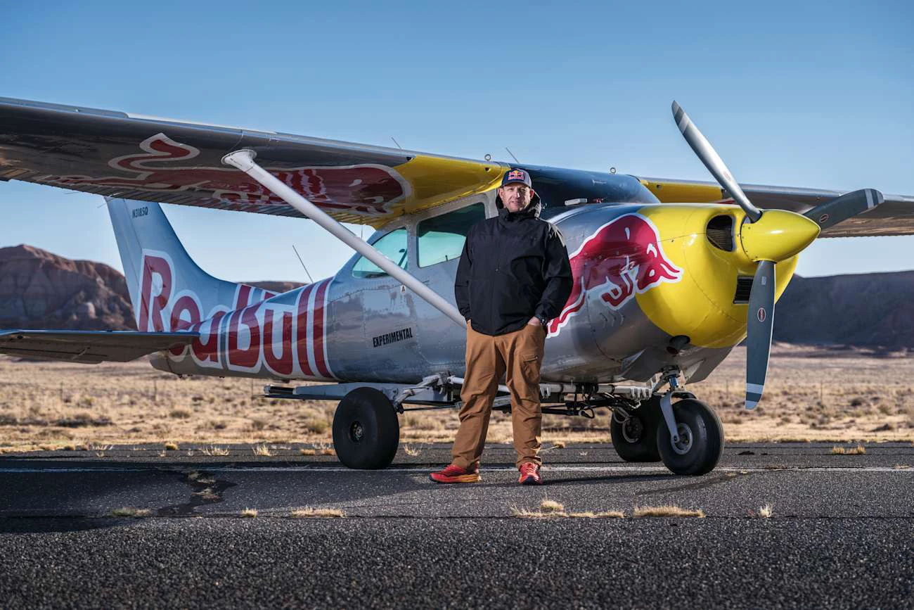 Aerobatic pilot Luke Aikins modified the Cessna 182 behind him to fit a handlebar for Manow to grab on to