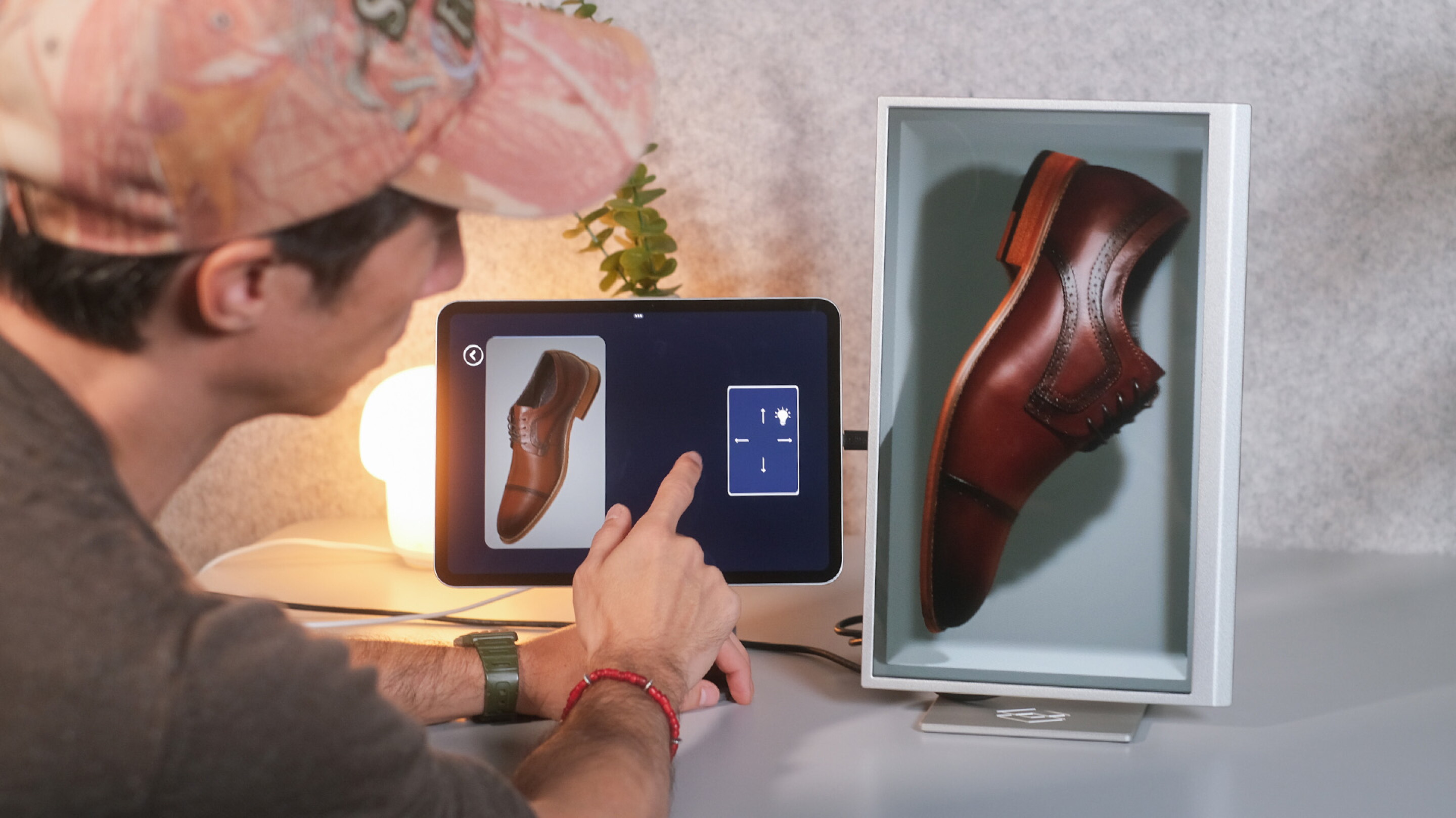 Looking Glass holographic displays now run videos from your iPhone