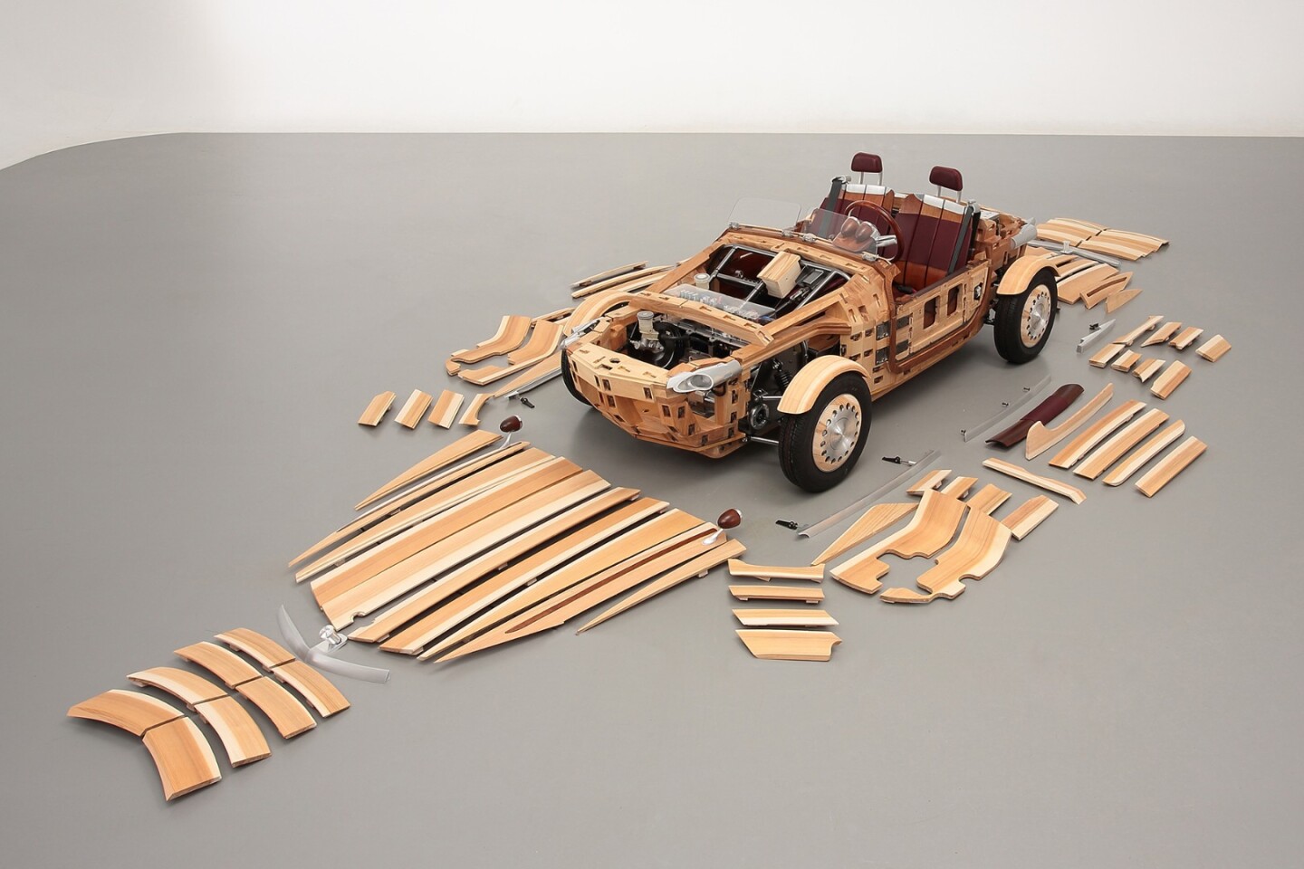 The exterior has two grain patterns that can be swapped out when desired