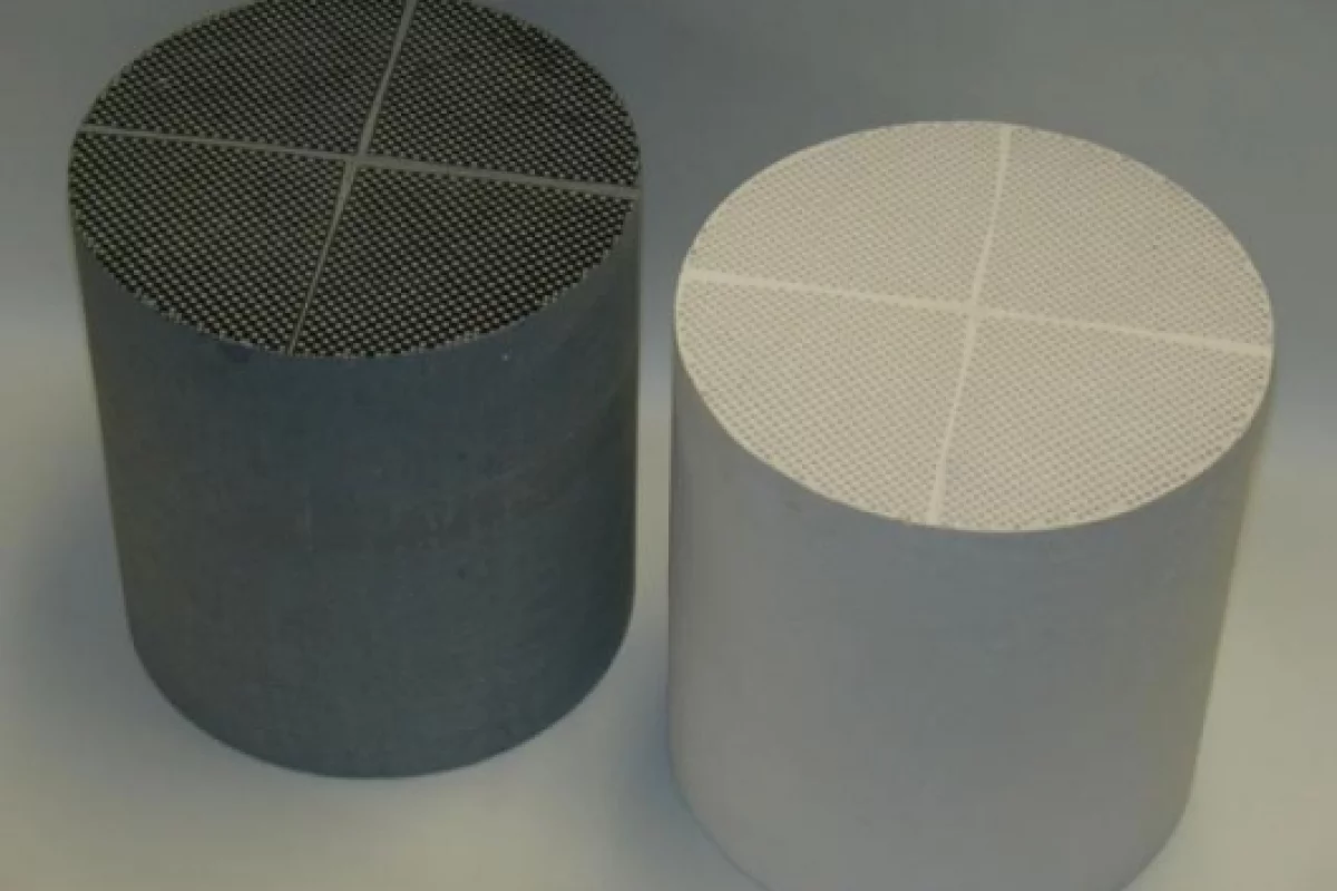 Cross-linked microstructure filters