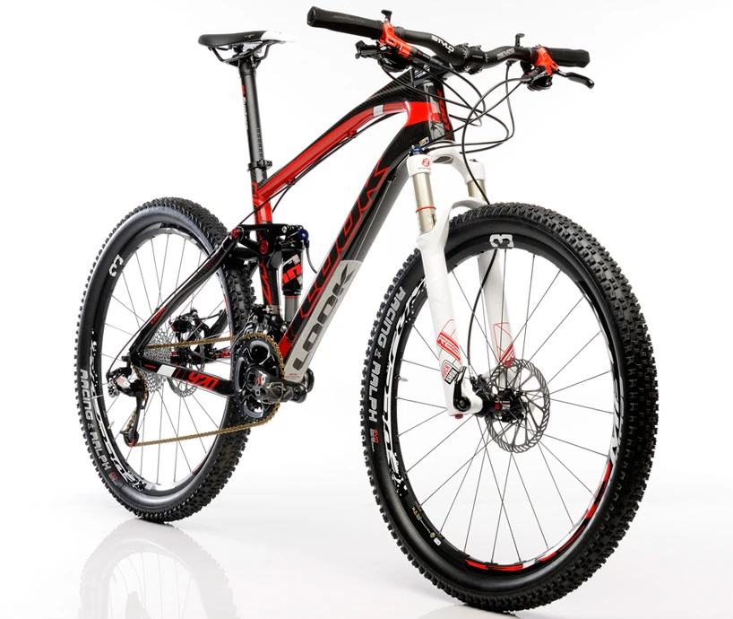 The Look 920 mountain bike features a handlebar stem that is integrated into the top tube, giving the bike a unique appearance