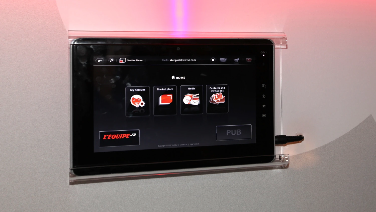 Toshiba's Folio 100 media tablet has a single USB 2.0 port and HDMI-out
