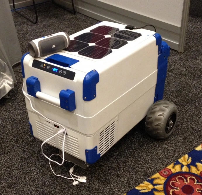 The Solar Cooler weighs 55 lb (25 kg) and has a capacity of 40 L (10.5 gal)