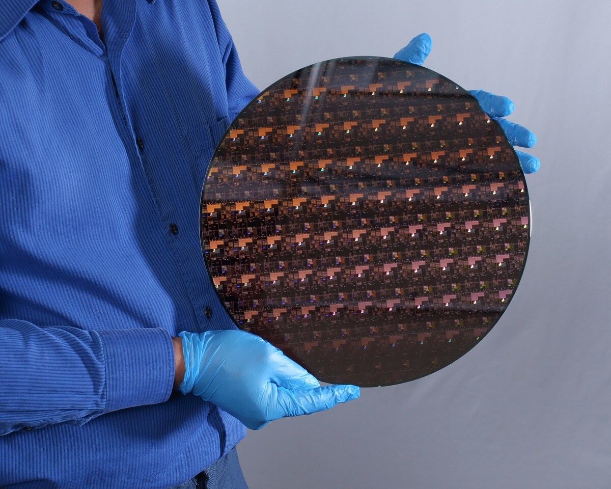Ibm S New 2 Nm Chips Have Transistors Smaller Than A Strand Of Dna Ibm S New 2 Nm Chips Have Transistors Smaller Than A Strand Of Dna