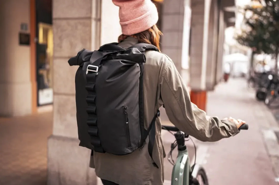 Protective gear is of little use if it proves too heavy, awkward or unfashionable to wear regularly, so In & Motion looks to integrate its airbag tech into a useful, unassuming commuter pack