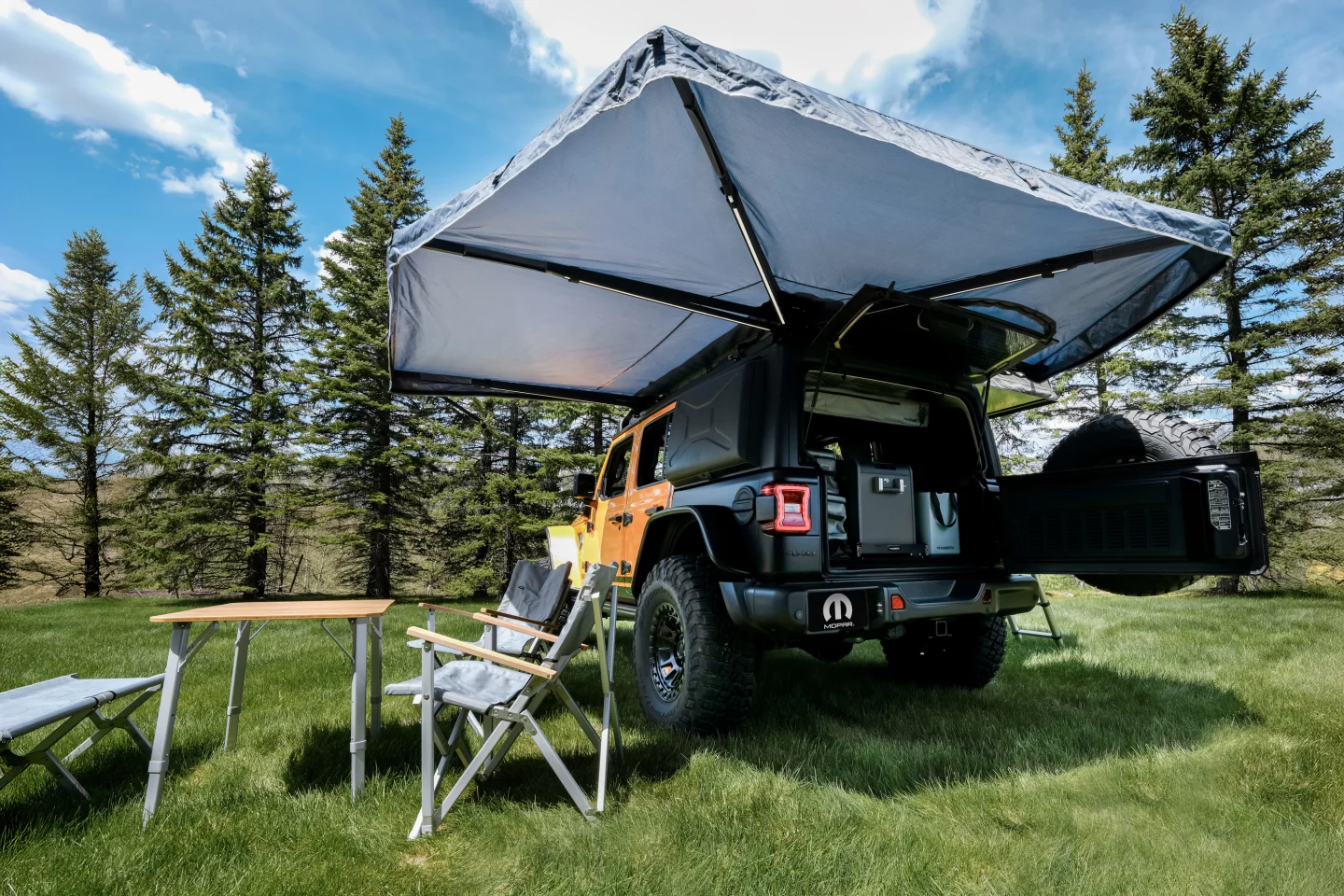 Jeep packs Dometic furniture, a fridge/freezer and a Dometic Go water jug into its build