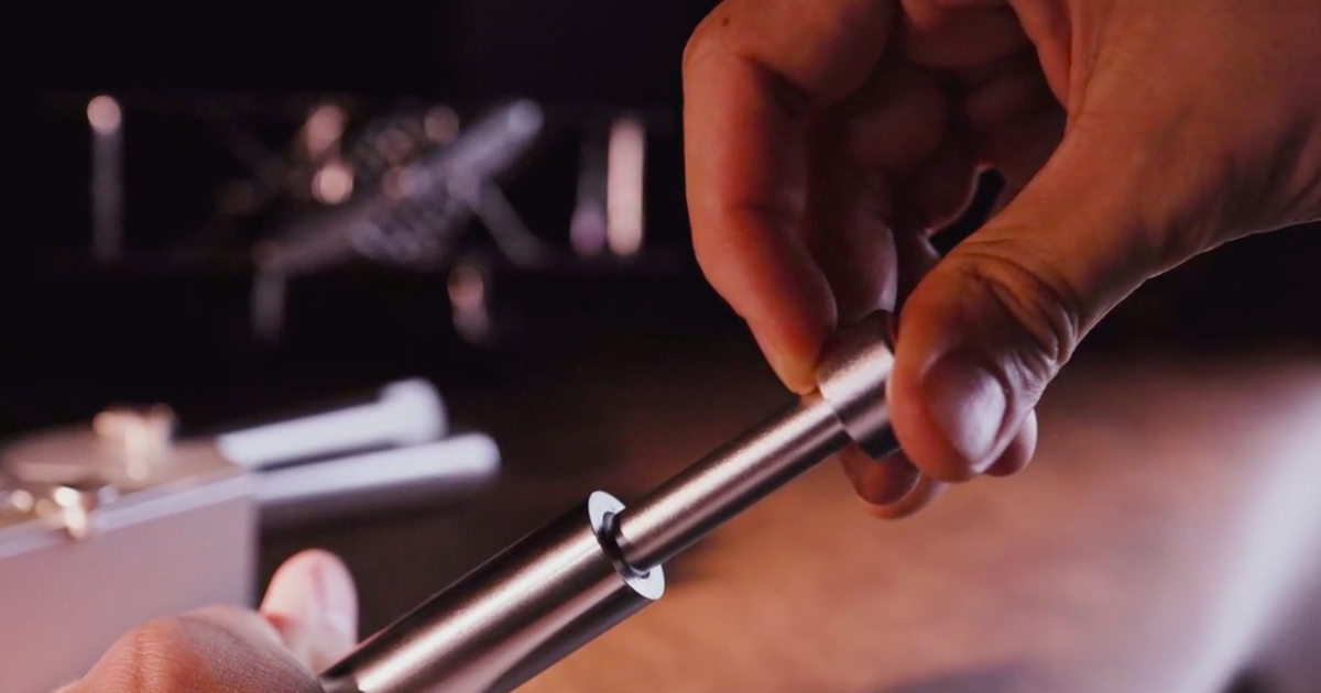 Aero engine-inspired pocket piston combusts fire out of thin air Aero engine-inspired pocket piston combusts fire out of thin air
