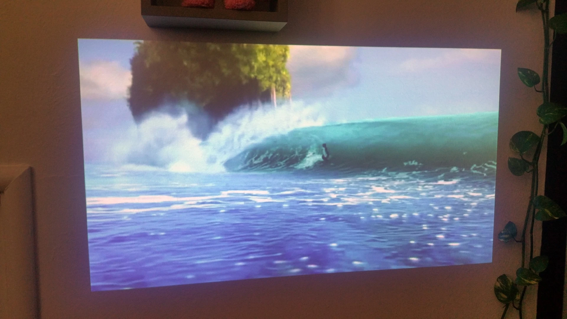 Even in a dimmed room with some light filtering in, the JmGO View is bright enough to enjoy