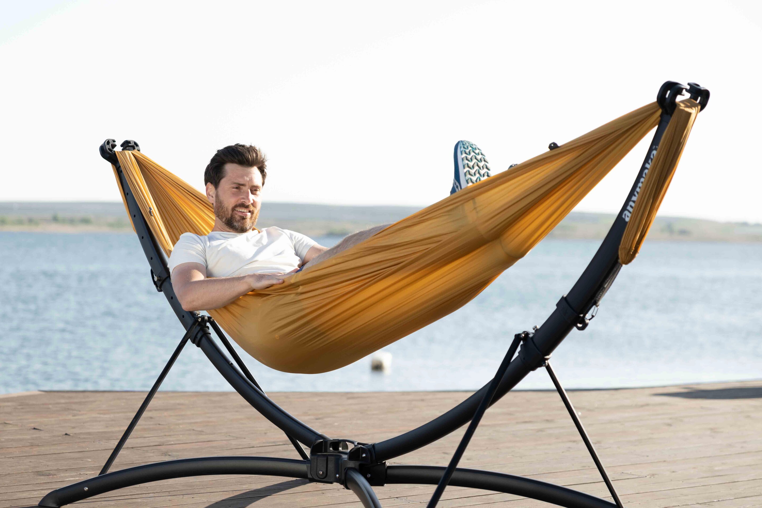anymaka hammock stand goes up in a claimed three seconds