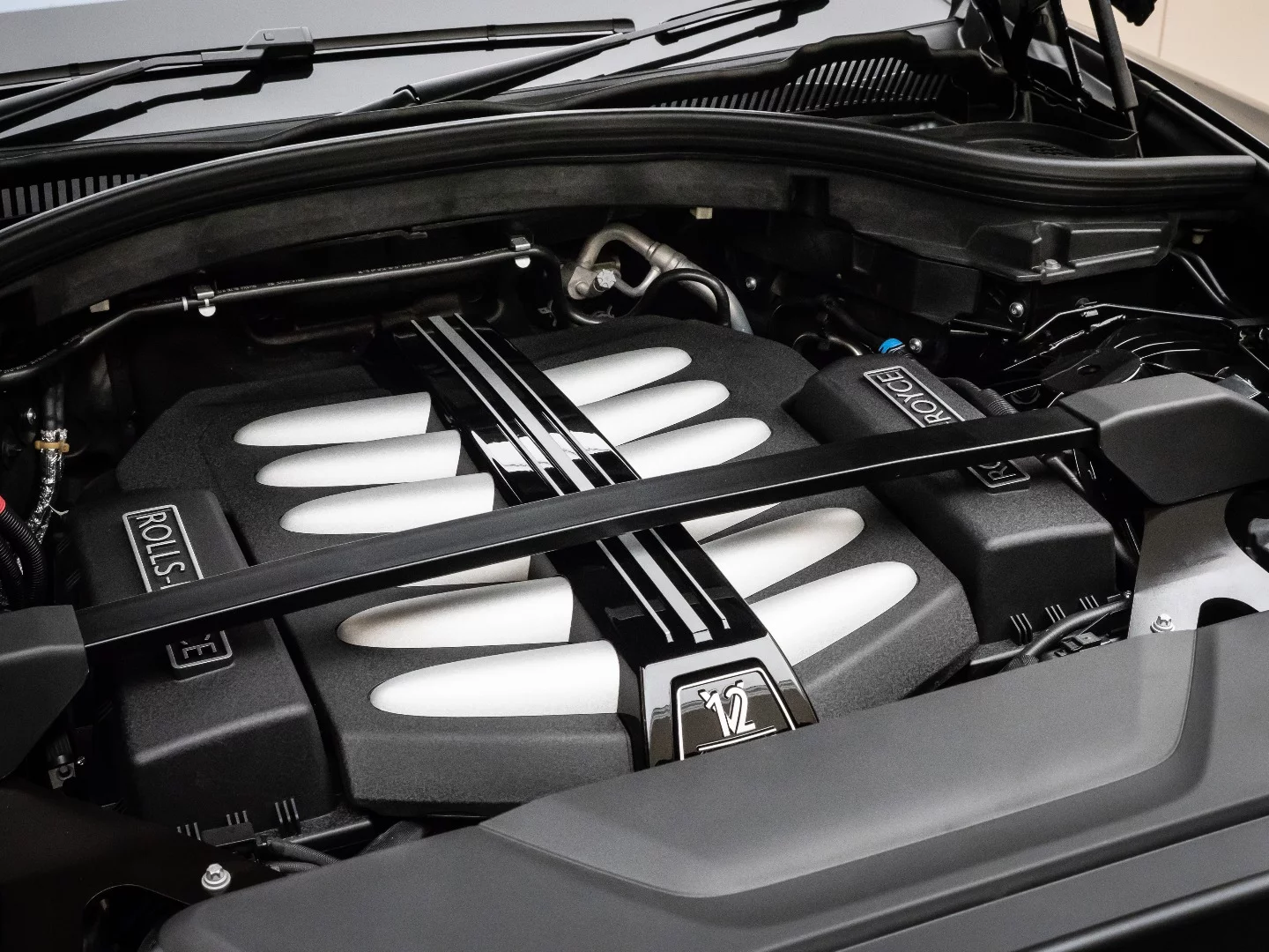 Rolls-Royce Cullinan: 6.75-liter, twin-turbo V12 engine is a torque monster