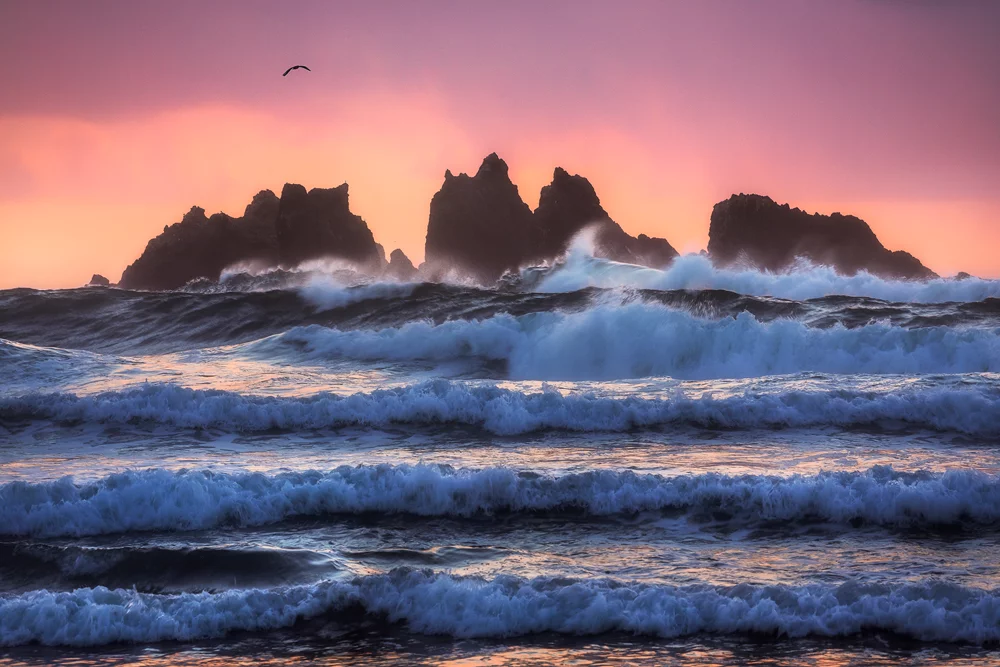 Winner of 2nd place in the Professional Seascape category: Daniel Fleischhacker - Wave Layers. Evening off the coast of Bandon in Oregon