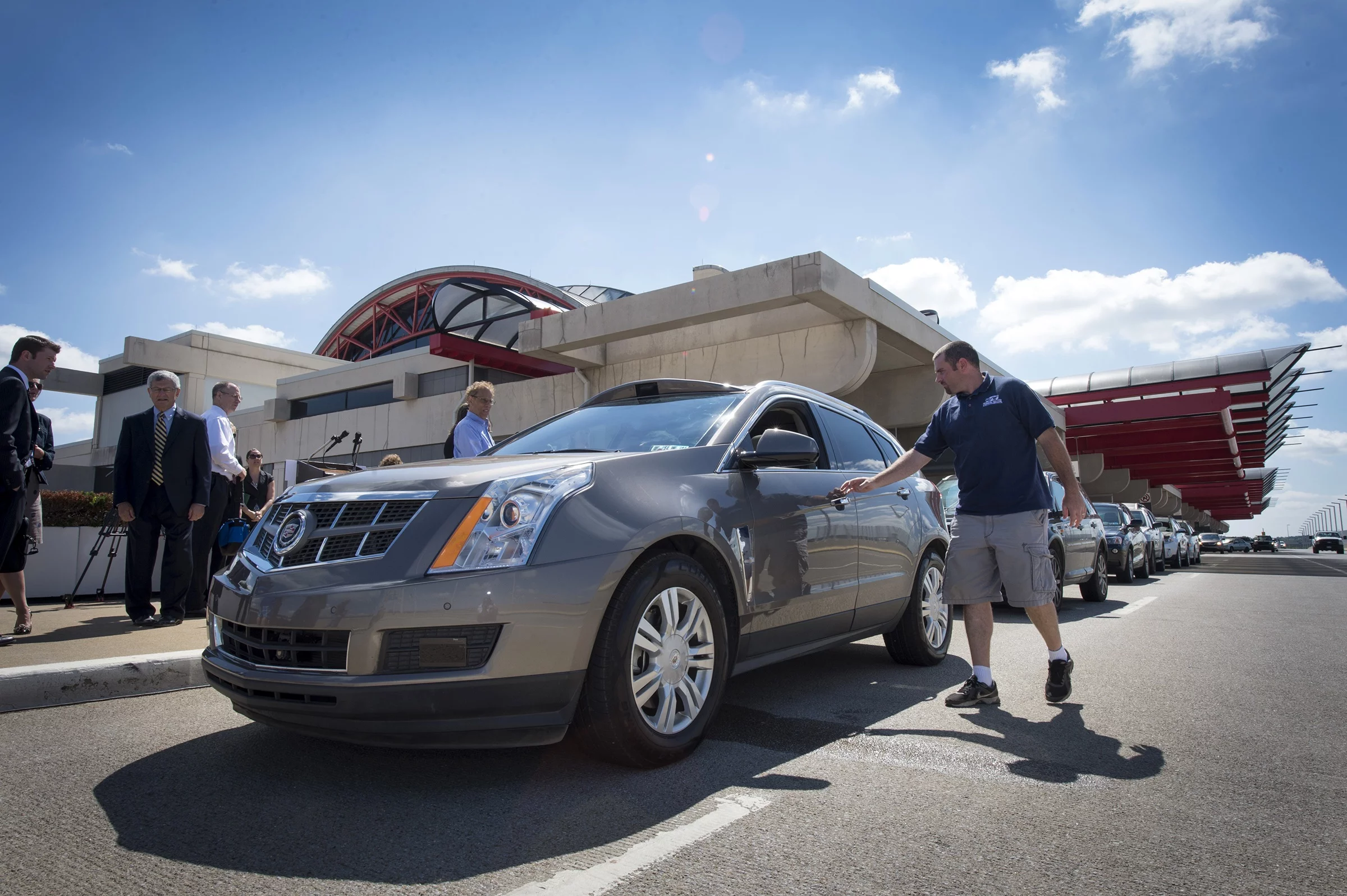 The SRX is equipped with communication technology that allows the vehicle to "talk" with other technologies, assisting with traffic and road navigation