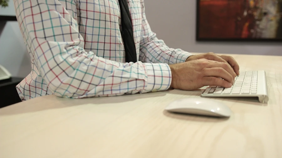 The Autonomous Desk can hold up to 350 lb (159 kg)
