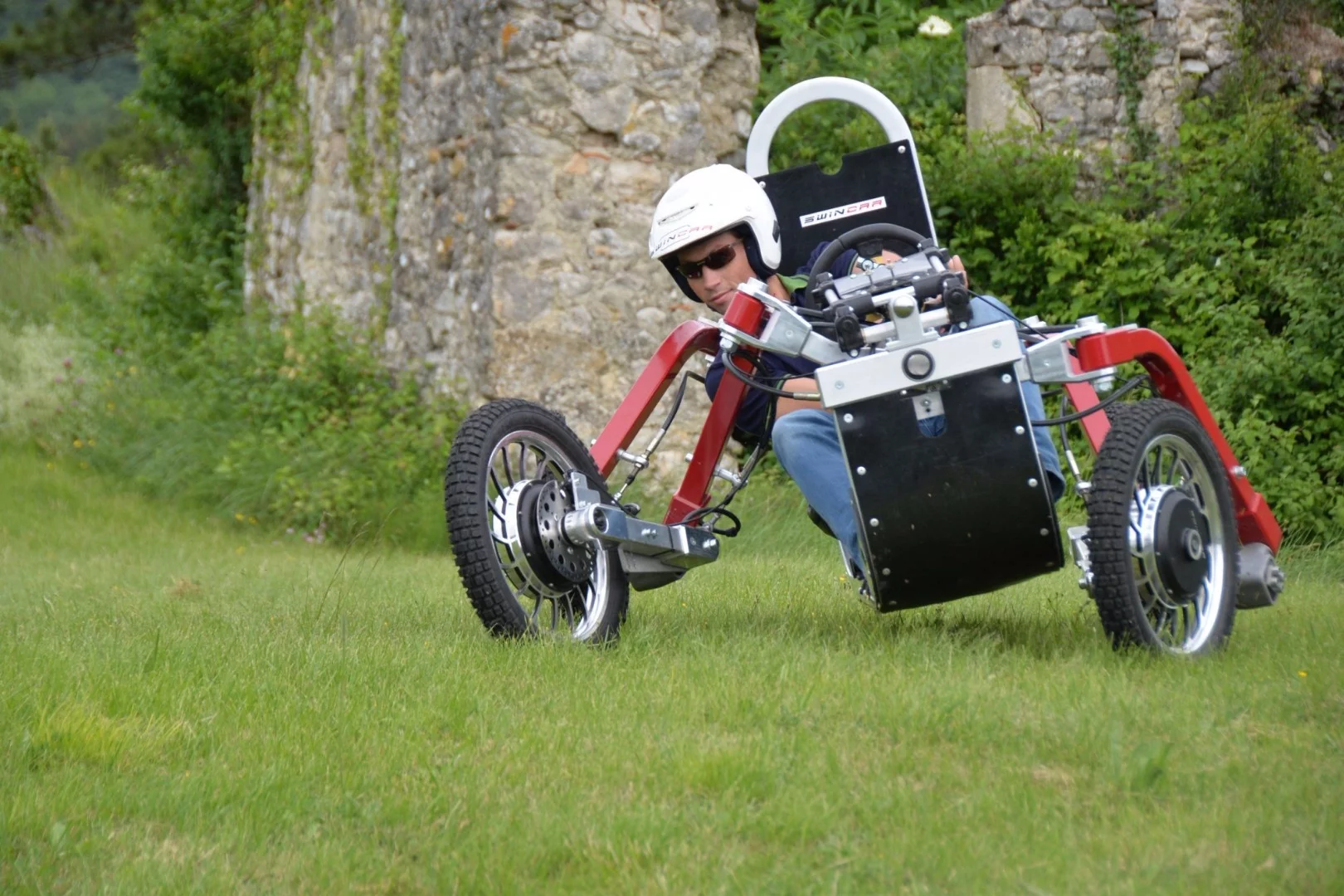 Swincar tilts into turns a little like a motorcycle, which should make hard cornering a lot of fun