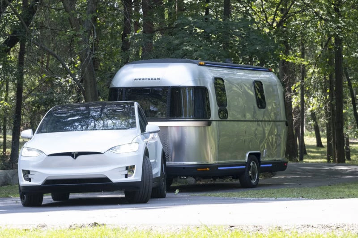 With the eStream powering its own weight, a Tesla tow vehicle would get it to camp without eating up extra range