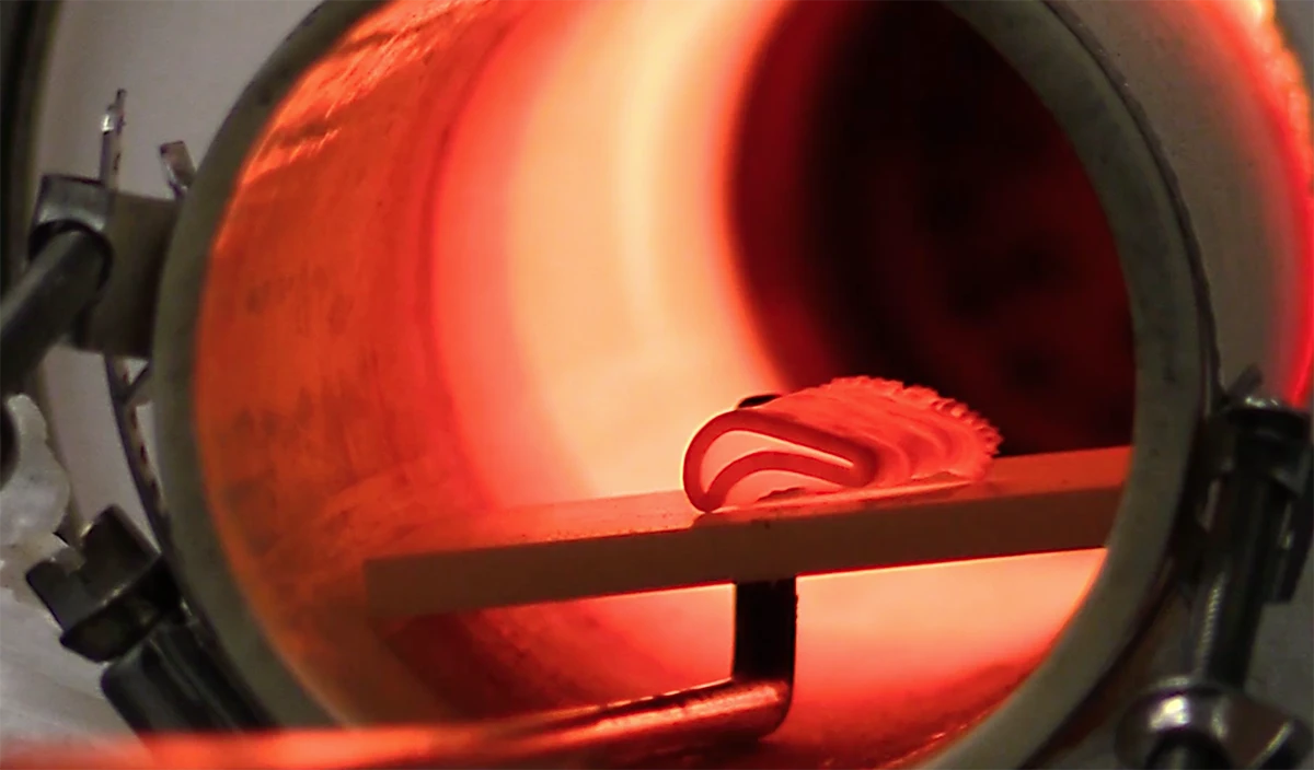 The process developed by the HRL team can create a ceramic material that is said to be ten times stronger than similar materials