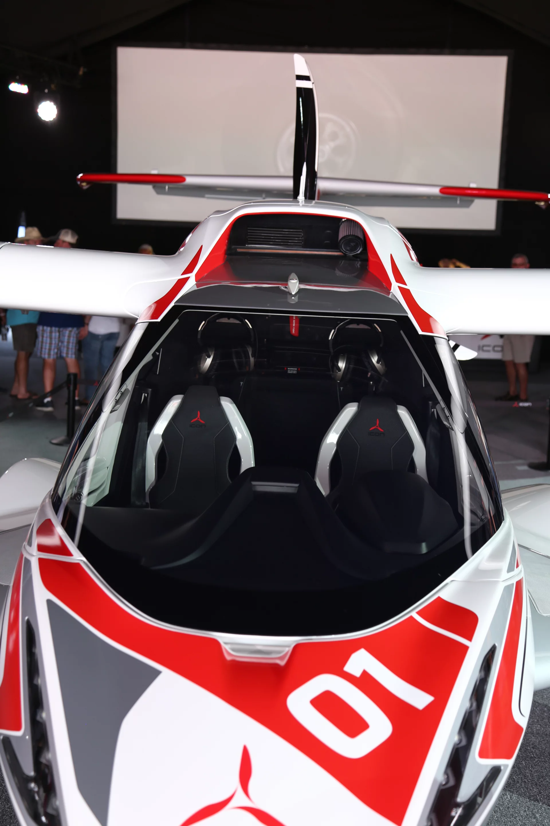 ICON A5 showing seating arrangements (Photo: Angus MacKenzie/Gizmag.com)