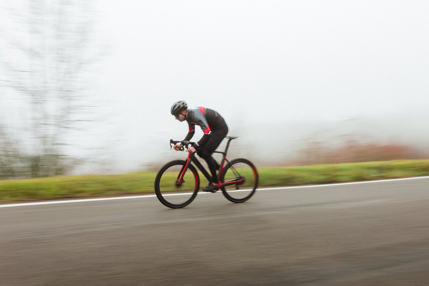 Carbon fiber aplenty helps keep the weight of the Futa road ebike down to 12.4 kg