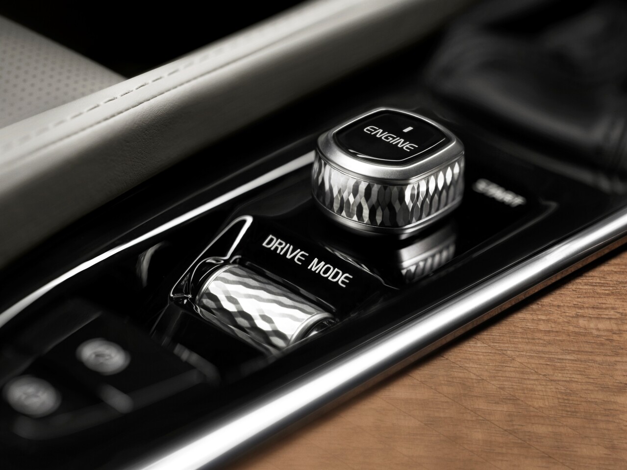 Five drive modes are available