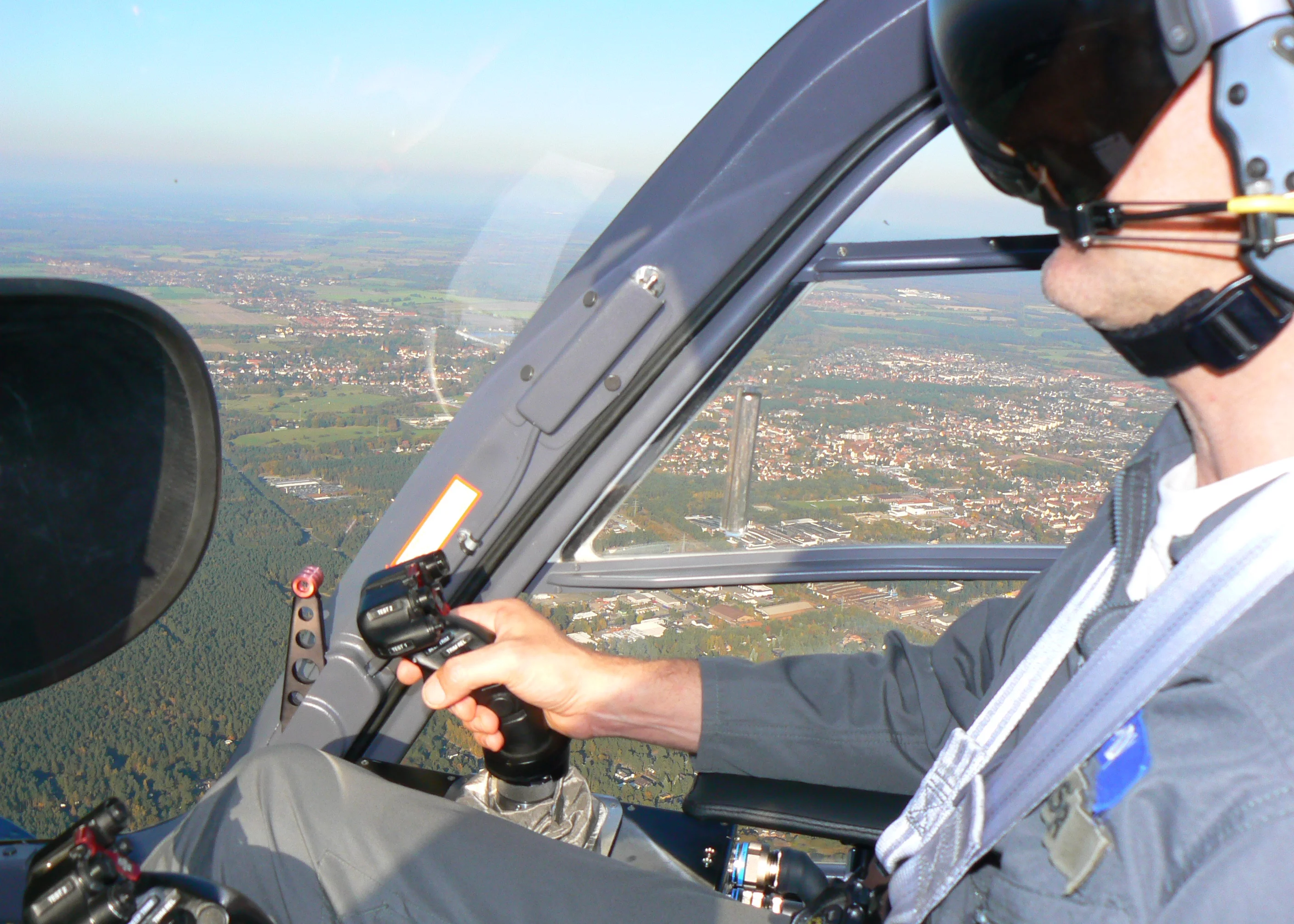 A pilot flying the Flying Helicopter Simulator (Image by Deutsches Zentrum, Luft- und Raumfahrt)