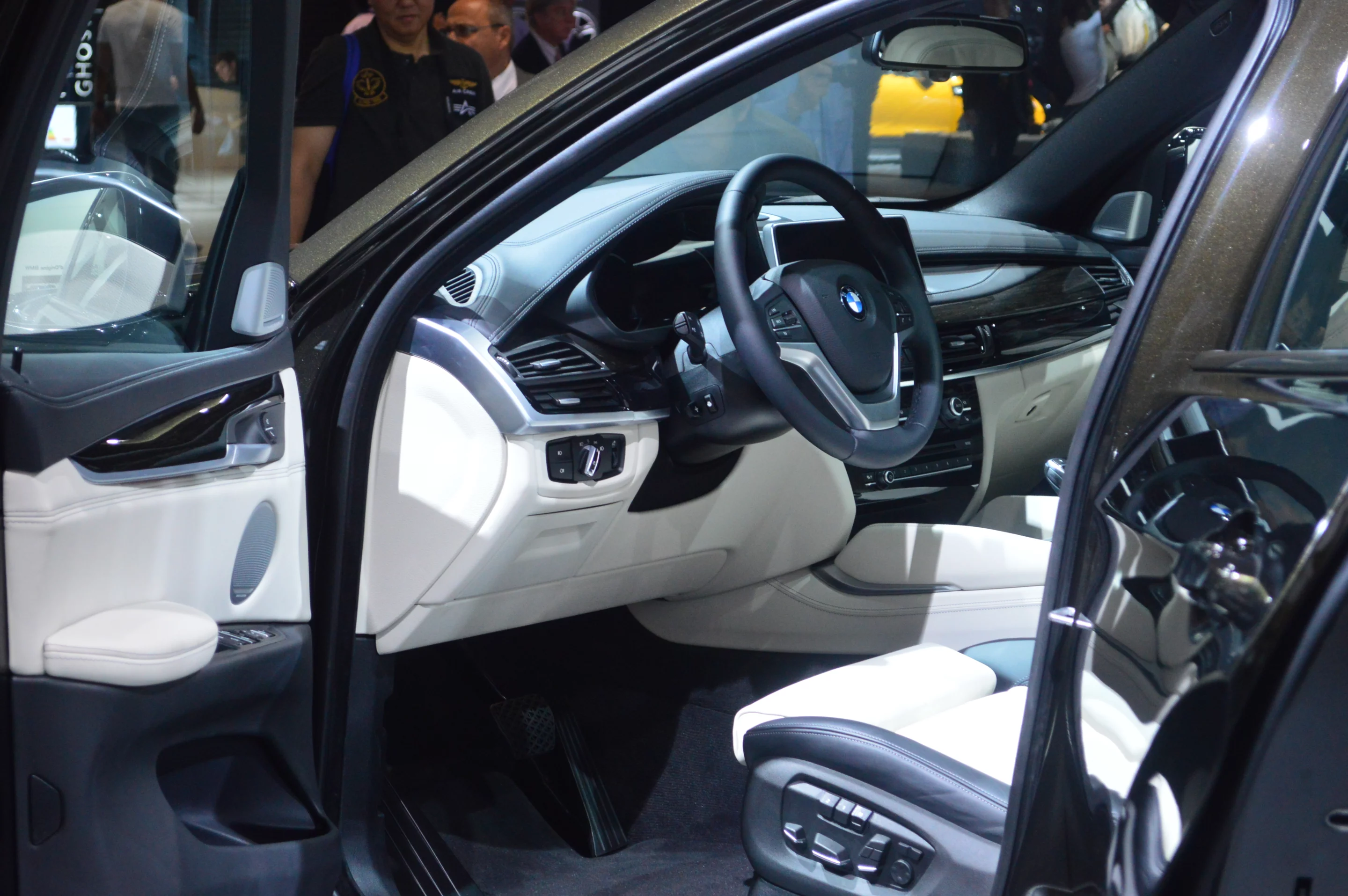 A peek behind the X6's driver side door (Photo: C.C. Weiss/Gizmag)