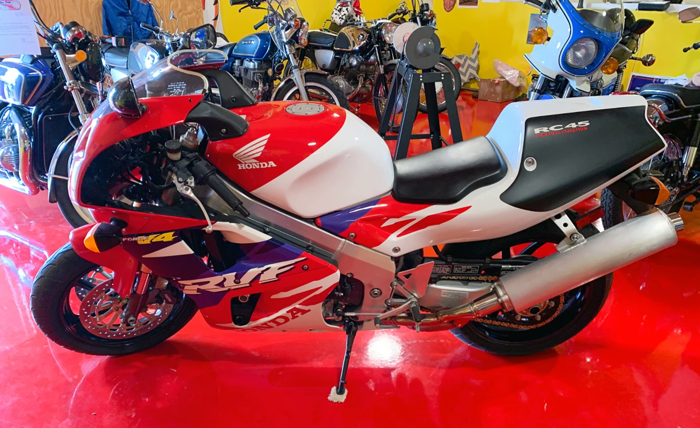 This 1994 Honda RC45 fetched $106,144 (inc buyer's premium) and becoming the most valuable RVF750R sold to date.