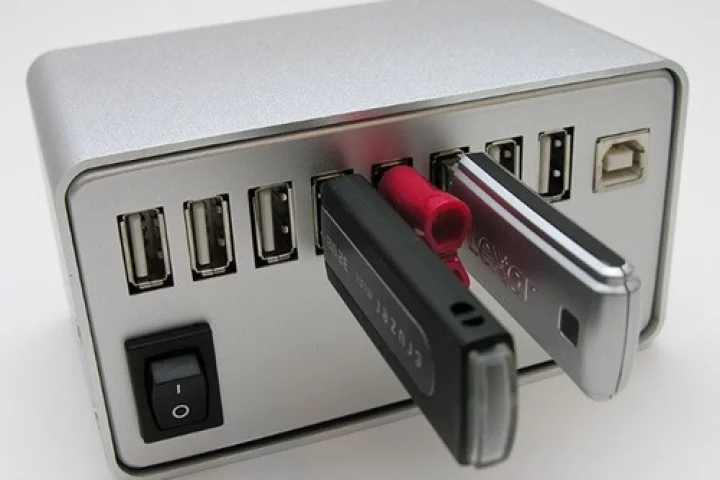 Brando's Super 16-port USB Hub