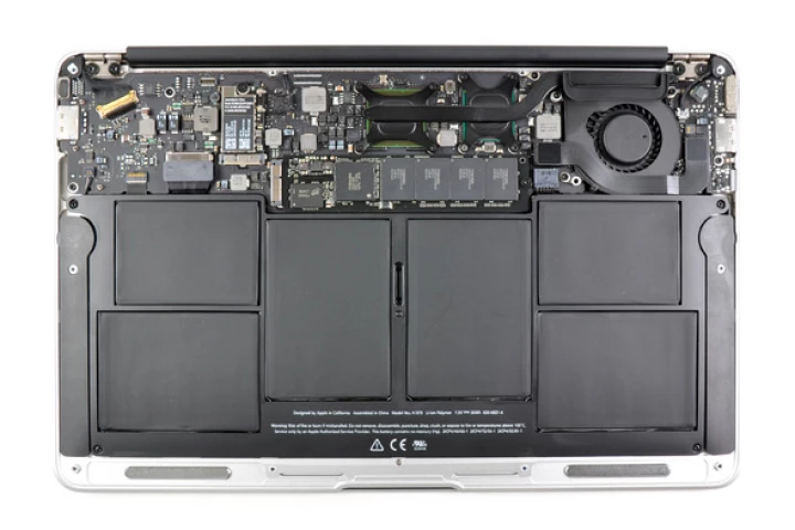 ifixit has torn apart the new 11-inch version of Apple's thinnest ever laptop (Photo: ifixit)
