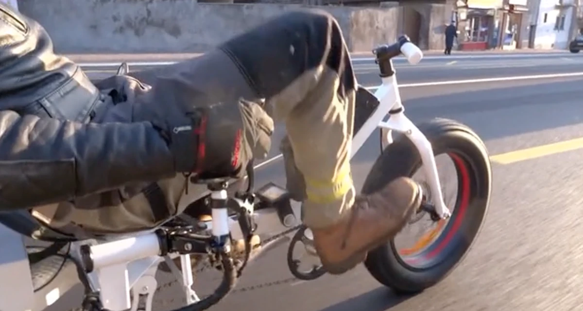 A joystick on the right-hand side steers the Joystickbike