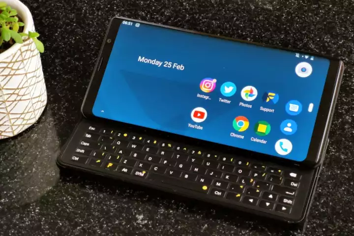 Bringing back a blast from the Android smartphone past: F(x)tec has launched the Pro1 with slide-out QWERTY keyboard