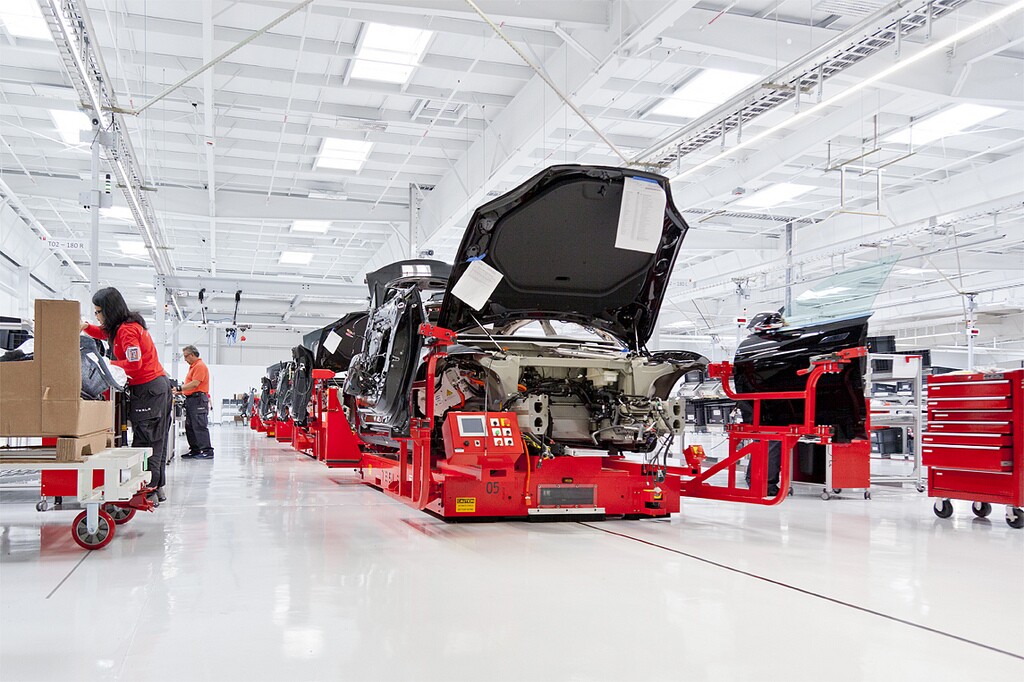 Tesla shows off 90second battery swap system
