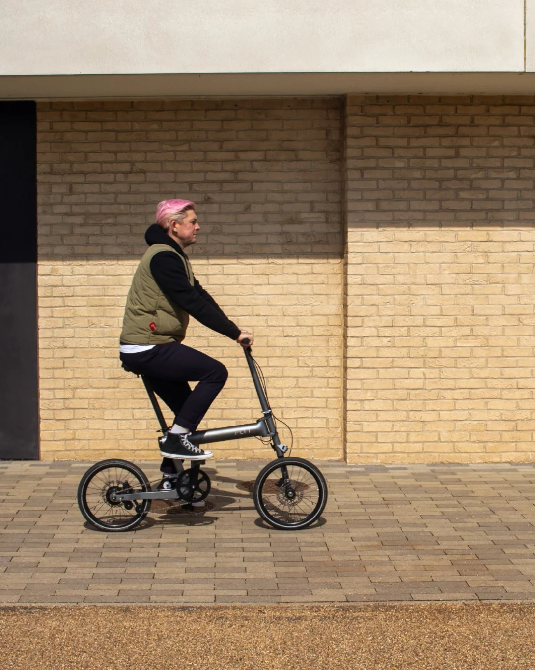 The Flit M2 can accommodate riders from 4ft10 to 6ft in height, though an extended seatpost can be had for taller folks