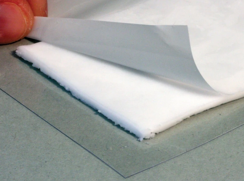 The mats are manufactured from a special polymer known as PNIPAM (Photo: Rotzetter ACC / Advanced Materials)
