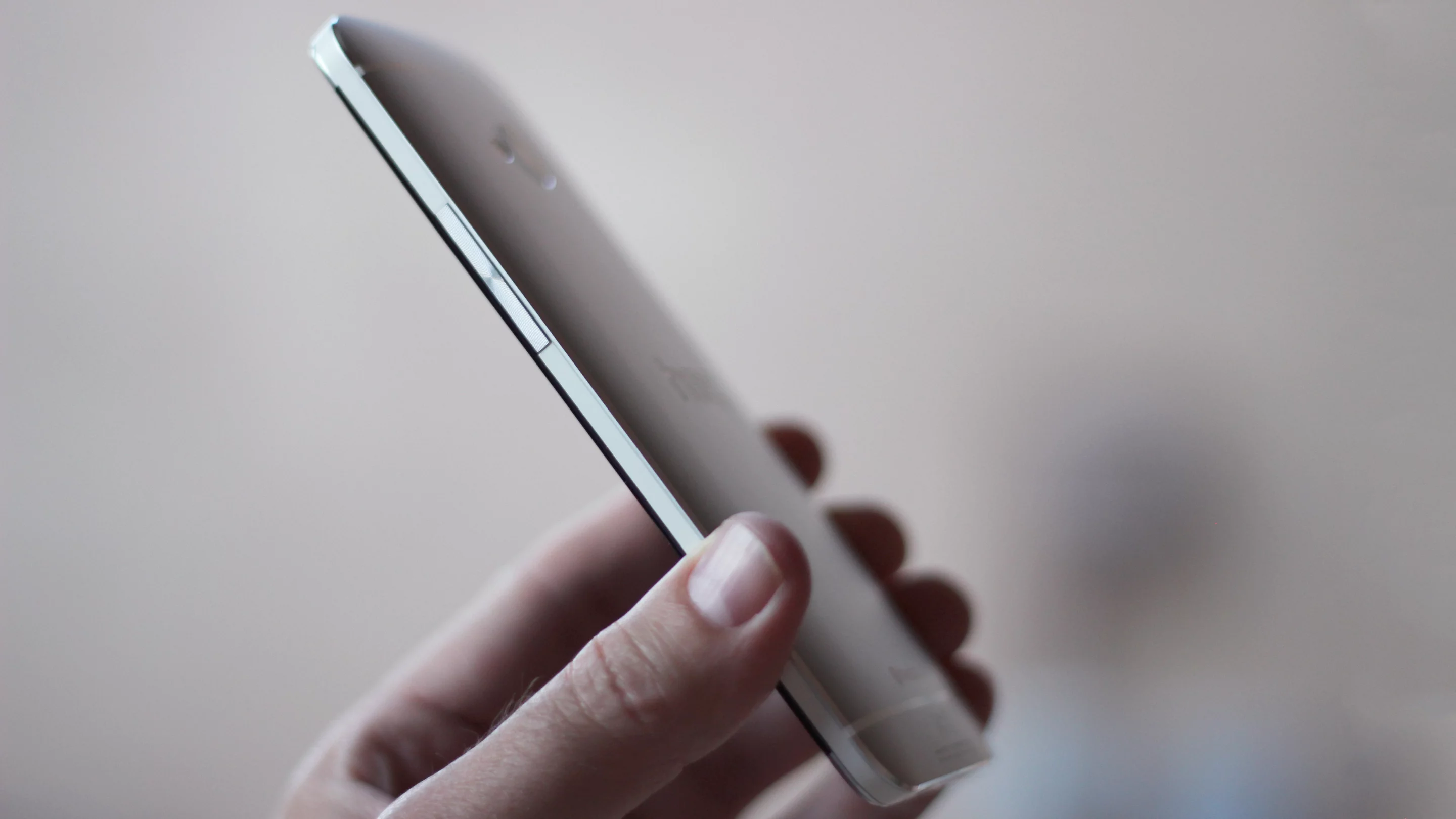 The One M7 is still one of the most stunning mobile devices we've ever seen (Photo: Will Shanklin/Gizmag.com)