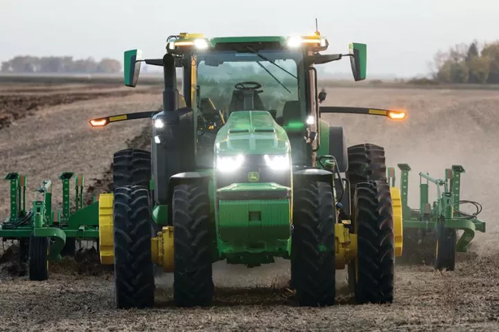 The 8R tractor uses artifcial intelligence to avoid collisions