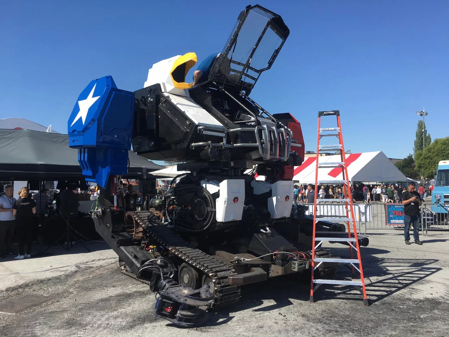 MegaBots Mk.III: requires a driver and a "gunner"