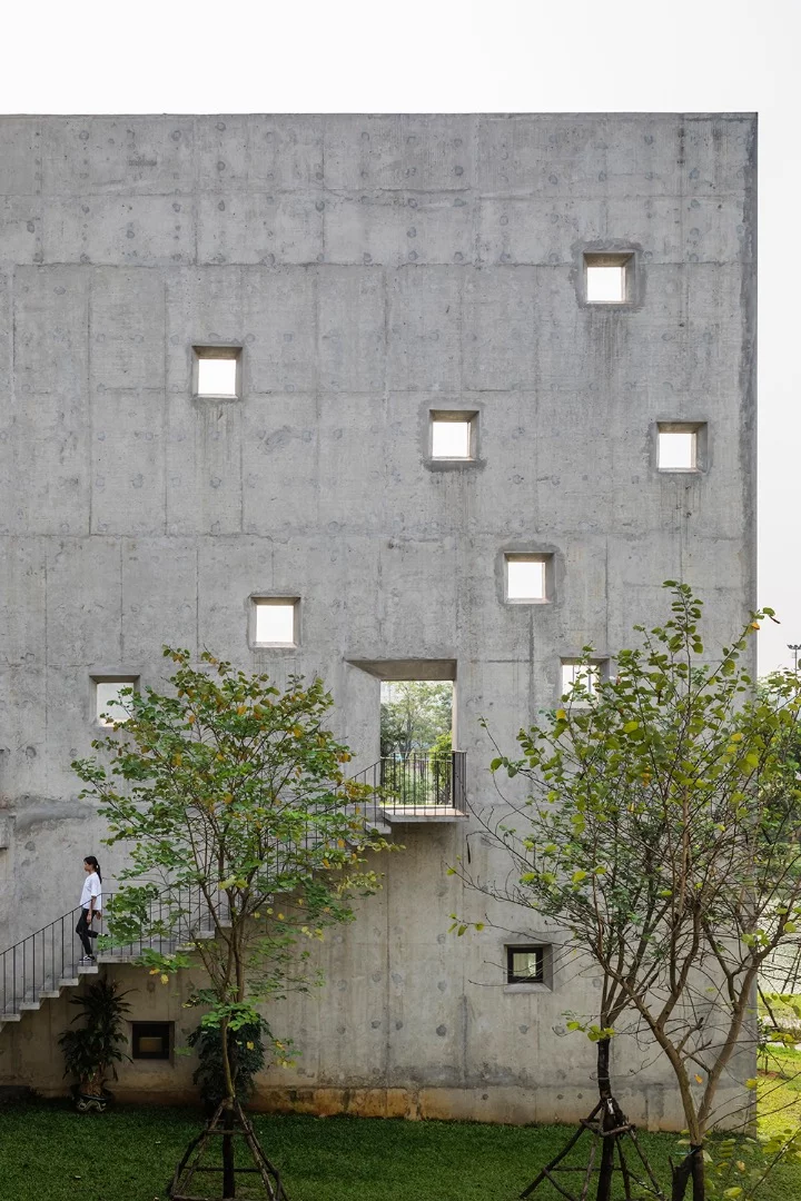 The Viettel Offsite Studio's concrete walls have openings at certain points to allow the breeze and light to pass through
