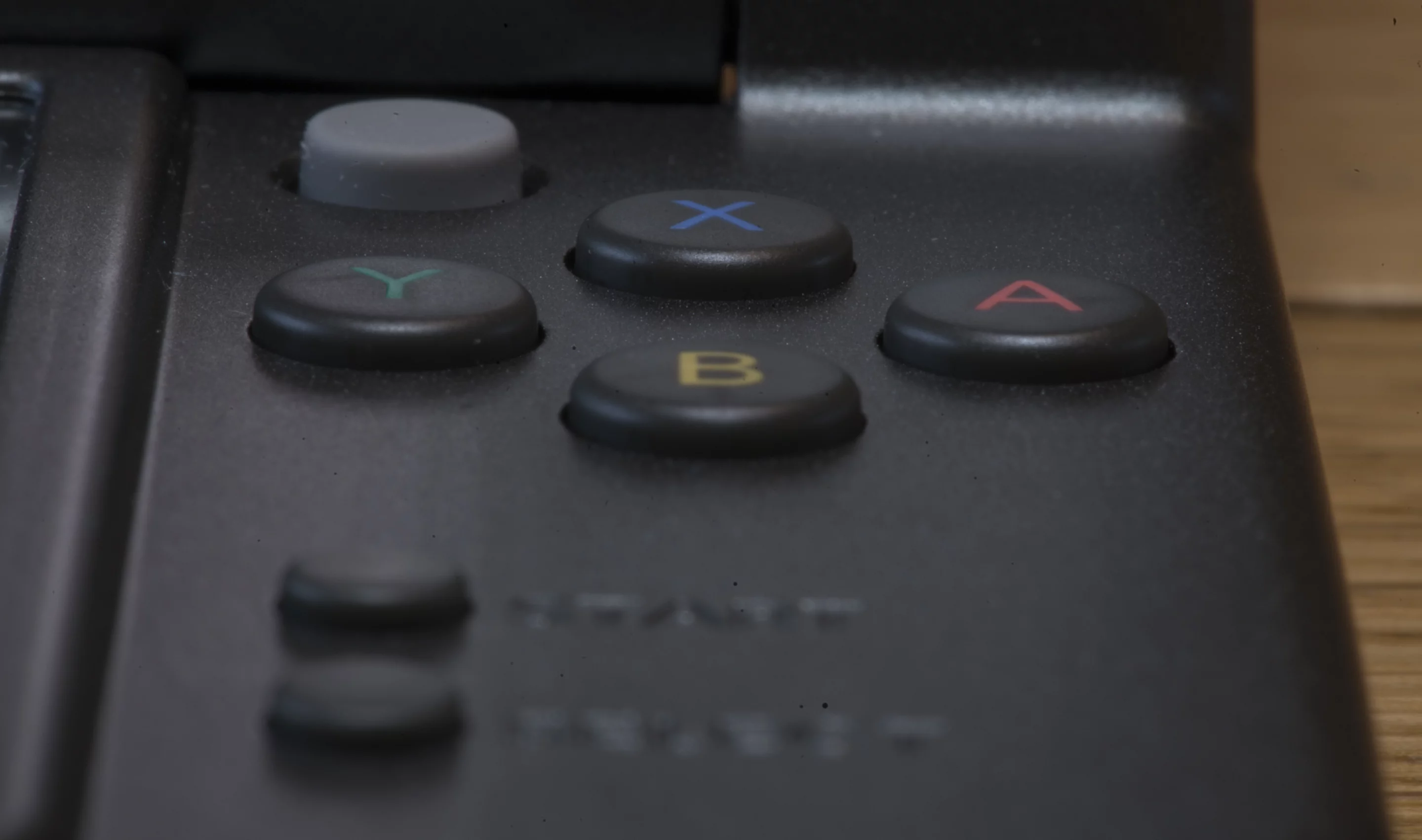 The SNES-themed ABXY buttons of the New Nintendo 3DS XL with their colored lettering (Photo: Simon Crisp/Gizmag.com)