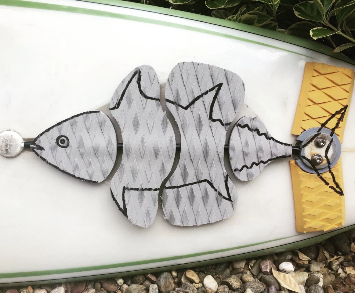 A top view of the TunaFlex system – the rod (beneath the rubber tuna pad) joins the top end of the fin, at right