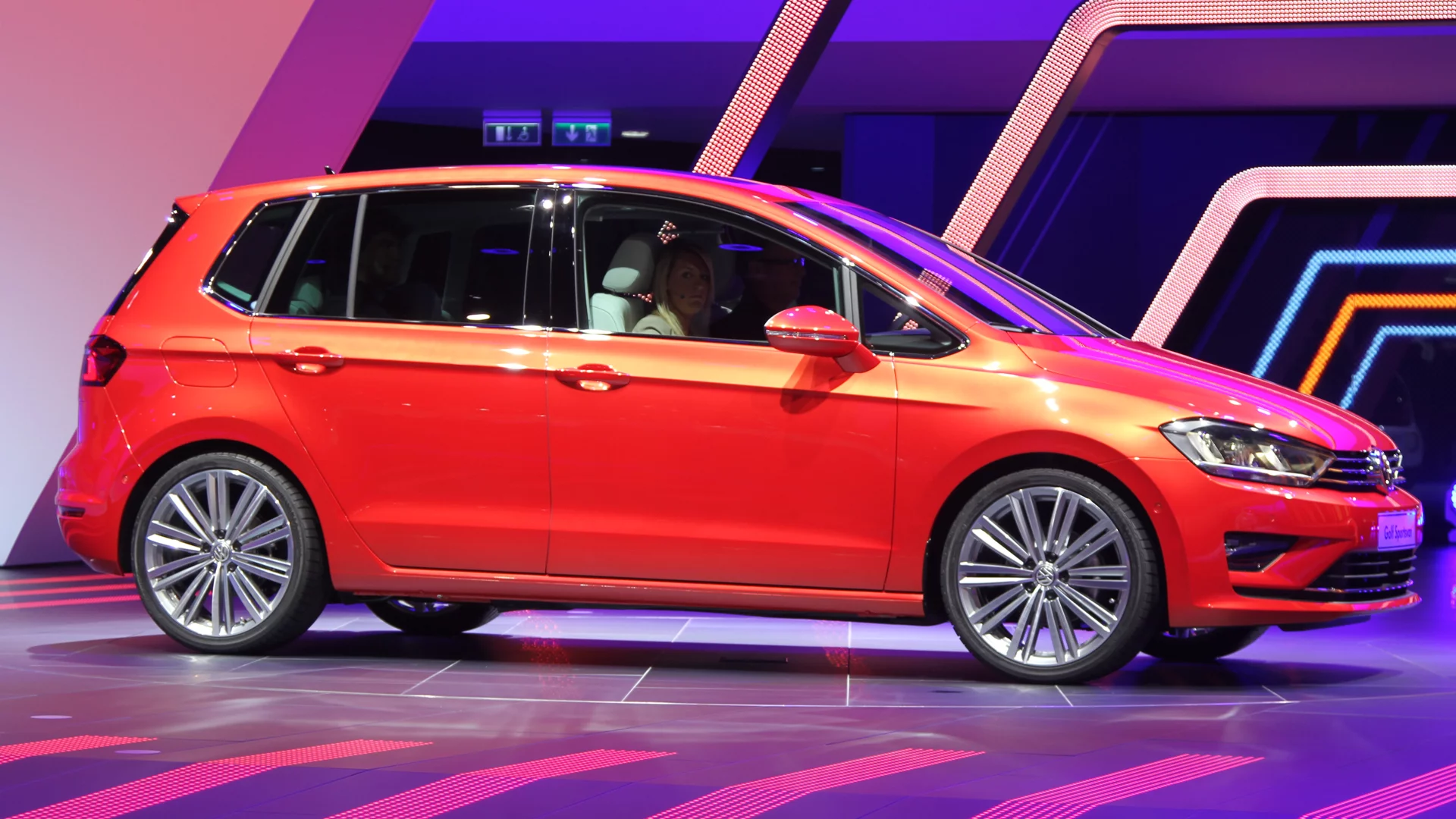 When it launches in the middle of 2014, the Golf Sportsvan will come with a choice of one of six new engines, all of which have stop-start as standard (Photo: Gizmag)