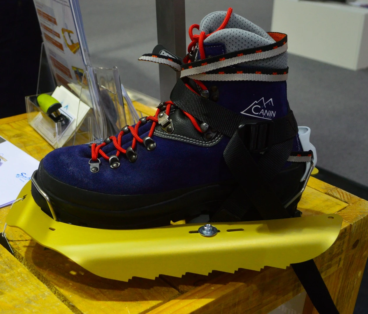 ISPO Award-winning French company Sno Plak has developed a light snowshoe that attaches to a crampon. Designed for mountain guides and other serious mountain explorers, the snowshoe carries easily on a backpack and adds some float on demand in soft snow without comprising grip in harder snow and ice