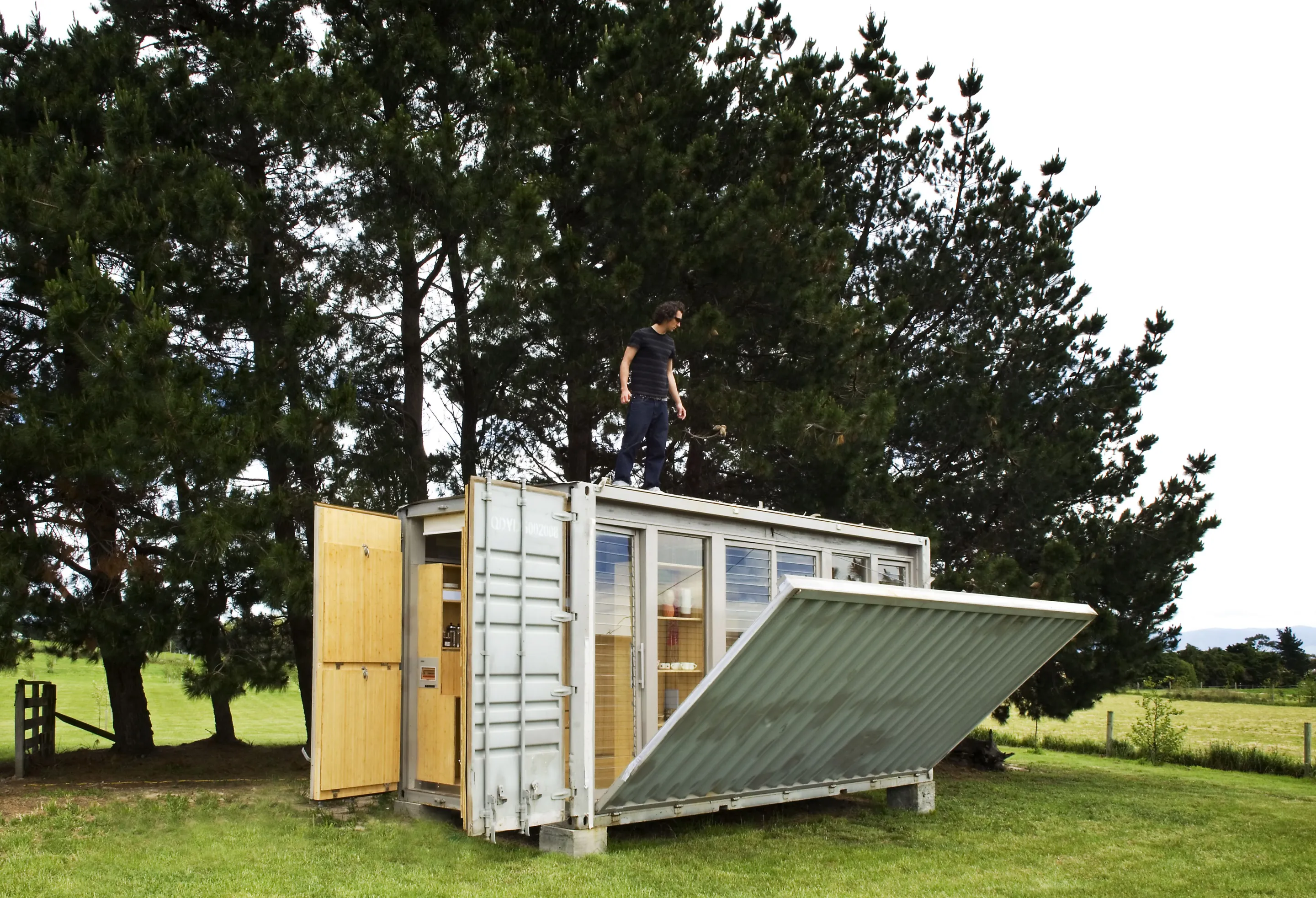 On site, the Port-a-Bach is secured to six concrete footings and can be installed in 40 minutes (image: Paul Macredie, from the forthcoming book "Superlight")