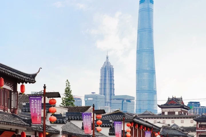 The Shanghai Tower has an elegant design that twists a full 120 degrees to mitigate the effects of punishing winds