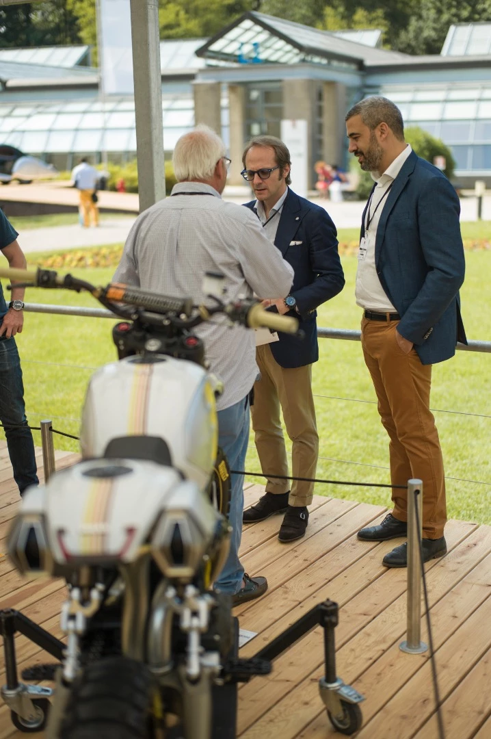 Unfocused rear view of the Desert Sled custom tailpiece and its underseat exhaust system