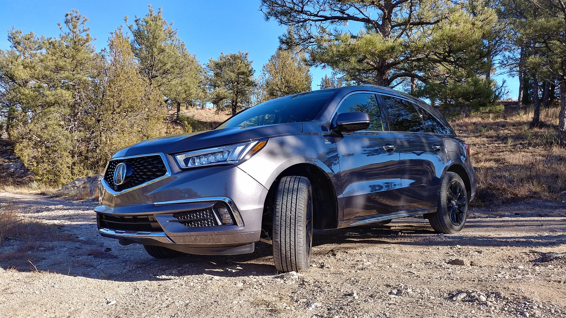 The dynamic look of the 2017 Acura MDX Sport Hybrid is brought by the new exterior design elements added this year