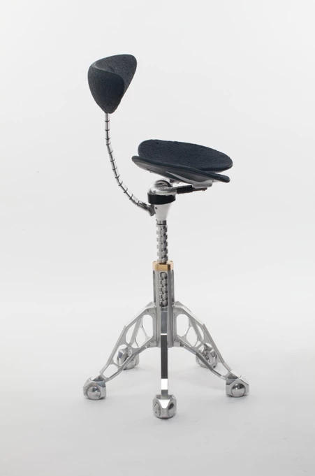 The seat pads of the FreedMan chair can tilt from side to side, allowing users to find their natural sideways posture