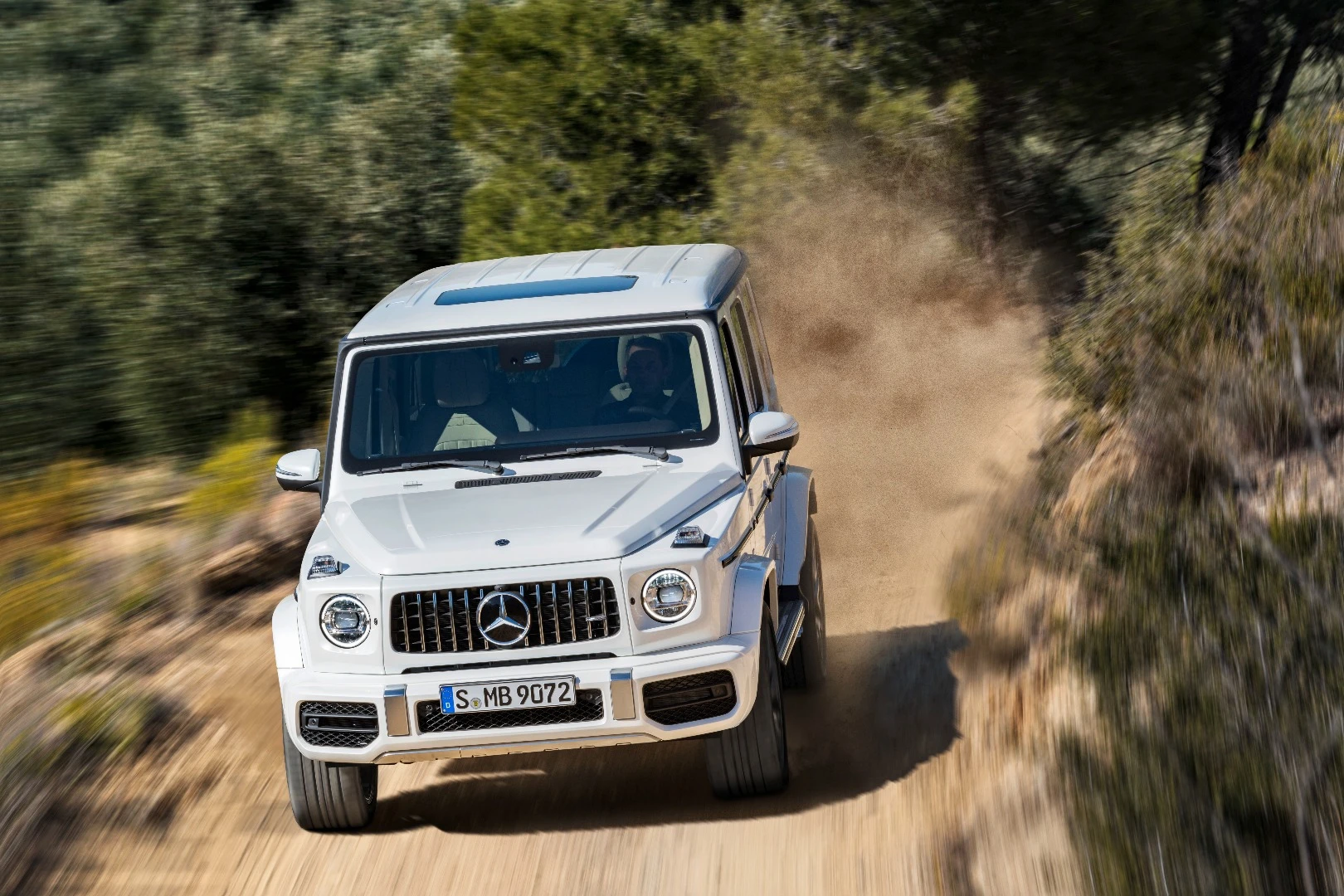 Also included in the center differential is a sort of mid-tier locking differential mode which uses a multiple clutch to adjust the differential’s lock automatically, adjusting to conditions