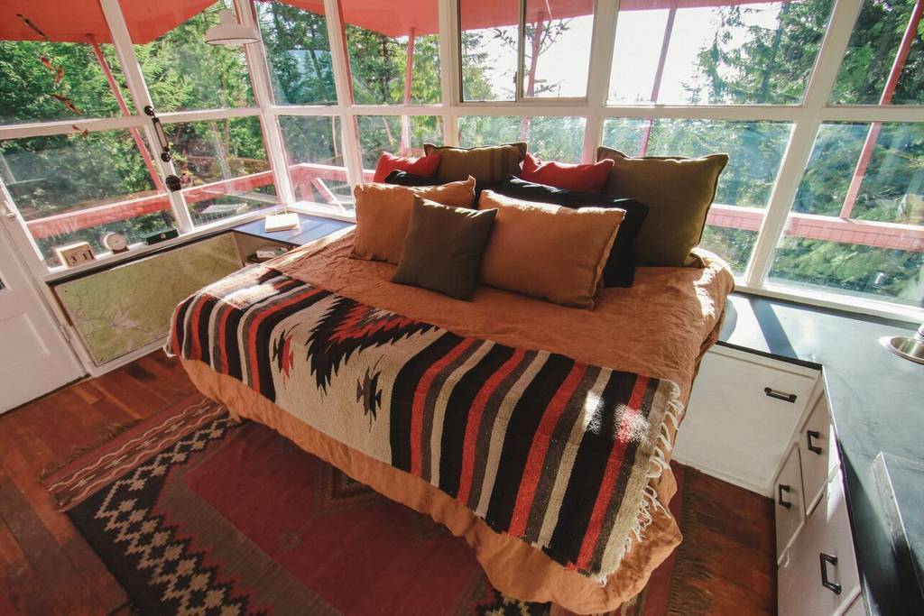 Crystal Peak Lookout's interior includes one bed