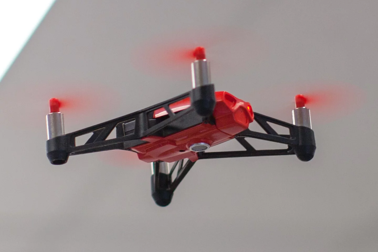 If what you're looking for is a toy capable of zipping around within sight, performing a few neat tricks and snapping low-res images then the Rolling Spider is perfectly capable (Photo: Noel McKeegan/Gizmag)